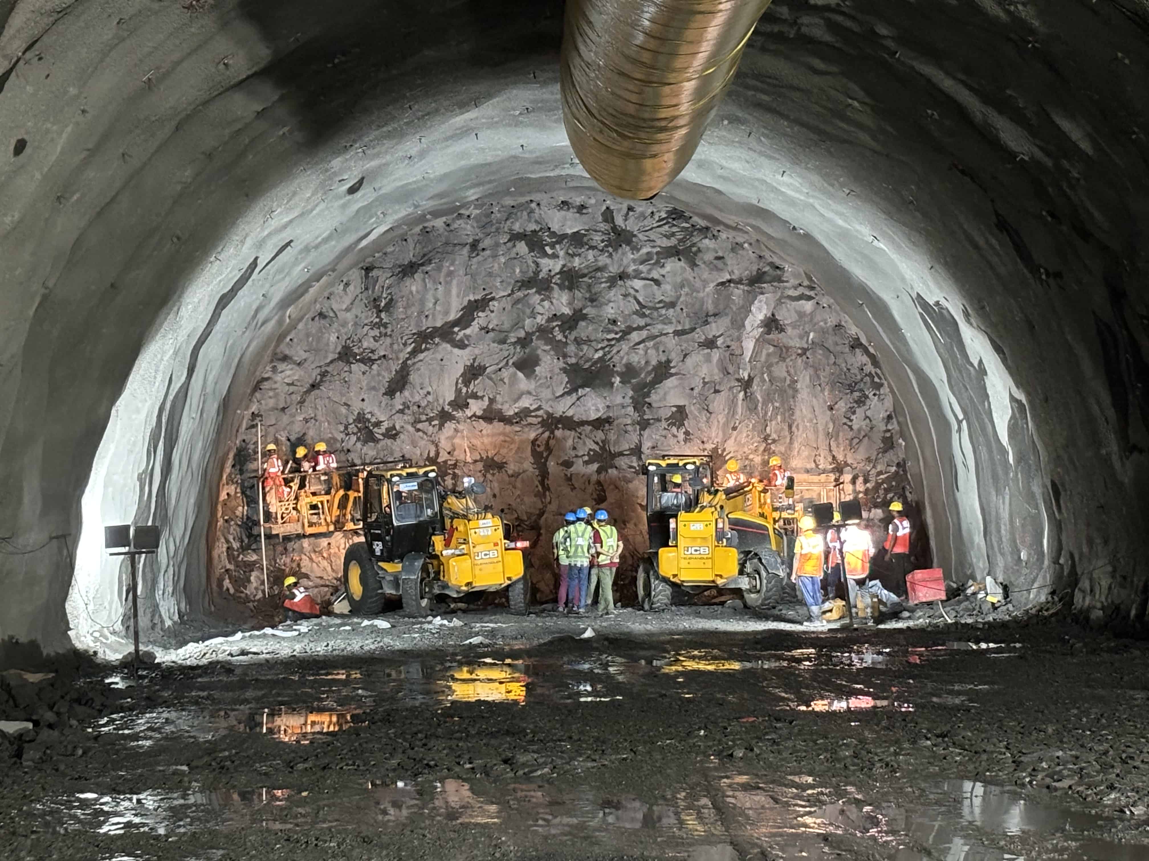 高速鉄道のための全長21kmムンバイトンネル工事（NATM区間）、2024年8月